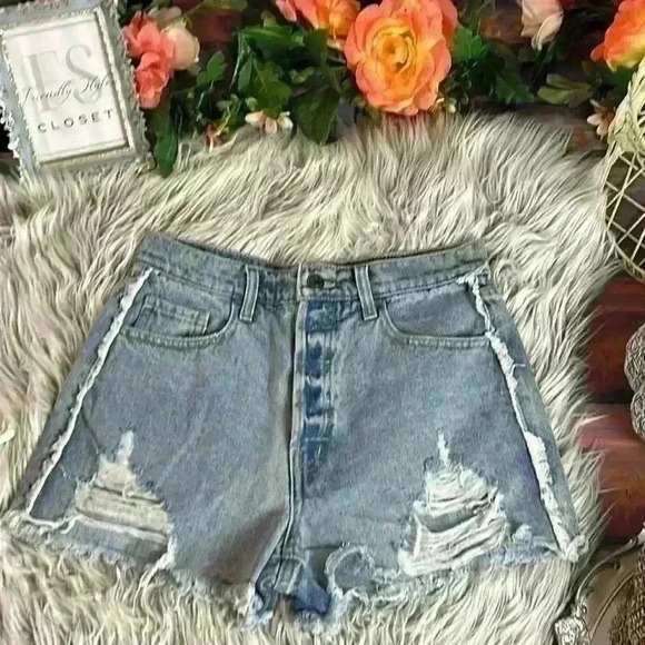 NWT Cello Light Wash Distressed Daisy Duke Jean Shorts, S - Picture 2 of 7